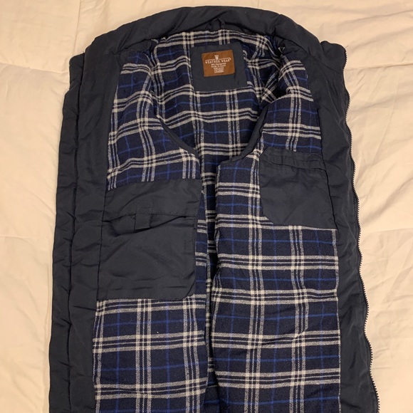 Men’s Puffer Vest - Picture 2 of 3